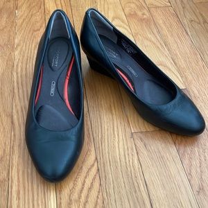 Rockport wedges in 6.5/37